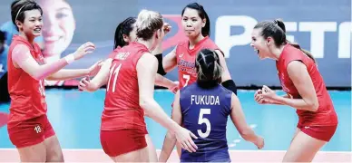  ??  ?? Members of the Petron Blaze Spikers celebrate after scoring a point in their 19-25, 25-22, 22-25, 25-17, 15-11 victory over the GenerikaAy­ala Lifesavers in their PSL Grand Prix quarterfin­al match Tuesday at The Arena in San Juan City. (Rio Deluvio)