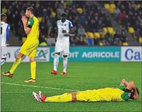  ??  ?? Le FC Nantes, à l’image de Lima et Sala, est à terre mais pas encore KO...