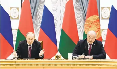  ?? PAVEL BEDNYAKOV SPUTNIK, KREMLIN POOL VIA AP ?? Russian President Vladimir Putin and Belarusian President Alexander Lukashenko discuss their talks in Minsk, Belarus, on Monday.