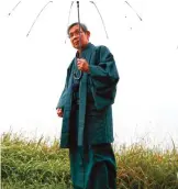  ??  ?? In this photo, Japanese ‘hidden Christian’ Yoshinori Yamamoto, wearing a kimono, poses for a portrait in a field on Ikitsuki Island in Nagasaki prefecture.