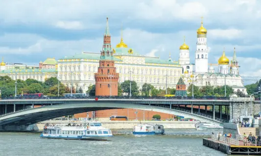  ?? PHOTOS BY THE RUSSIAN FEDERATION, JAMAICAT ?? Top Left: A view of the Kremlin from the Moskva River.