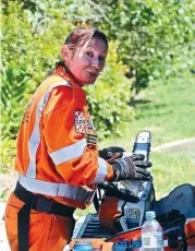  ??  ?? Narre Warren SES member Tracey Hayward prepares her chainsaw for the clean up task ahead.