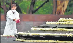  ?? HT PHOTO ?? Congress leader Rahul Gandhi pays homage to late Prime Minister and his father Rajiv Gandhi on his 30th death anniversar­y, in New Delhli on Friday.