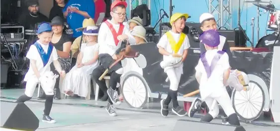  ?? Photo / Stuart Munro ?? Children from the Te Kura o Ratana perform a play about T.W. Ratana’s life on stage at Ratana Marae.