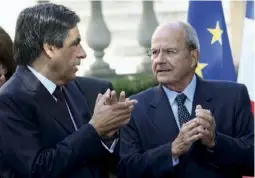  ??  ?? En 2010, François Fillon, alors à Matignon, avec Marc Ladreit de Lacharrièr­e, PDG de Fimalac et président de la « Revue ».