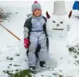  ??  ?? Luisa, 4, aus Ettringen reitet am liebsten auf ihrer Schneekatz­e.