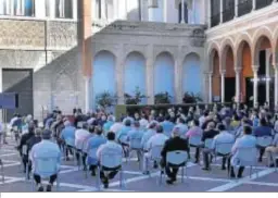  ??  ?? La asamblea se celebró en el Patio de la Montería del Alcázar.