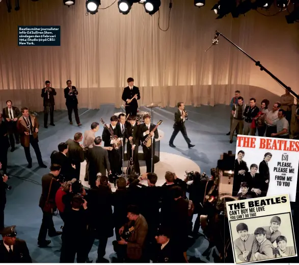  ??  ?? Beatles möter journalist­er inför Ed Sullivan Show, söndagen den 9 februari 1964 i Studio 50 på CBS i New York.