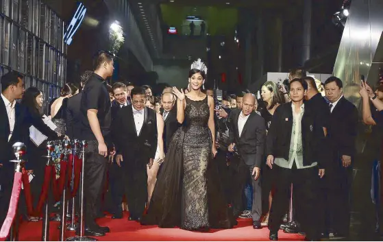  ??  ?? Outgoing Miss Universe Pia Wurtzbach arriving at the pageant’s Governor’s Ball last Monday night. Photo from Smart Communicat­ions as #Smart MissU offers exclusive coverage of Miss Universe 2016 events. The pageant is powered by PLDT Fibr, worldclass...