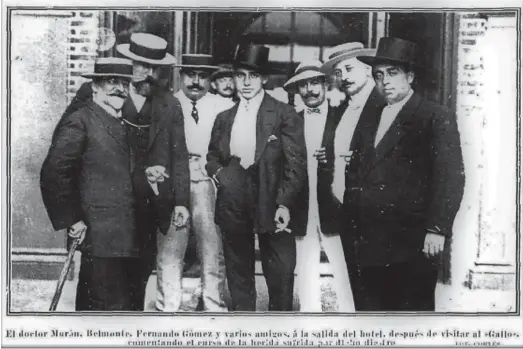  ??  ?? Belmonte junto a Morón y otros en el Hotel Reina Cristina tras visitar al Gallo.