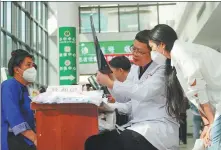  ?? LU ZHONGNAN / FOR CHINA DAILY ?? Doctors provide free treatment to residents in Congjiang county, Guizhou province, on Saturday, ahead of World Tuberculos­is Day on Sunday. The doctors from Congjiang People’s Hospital ran the free clinics and imparted knowledge on TB prevention, control and treatment.