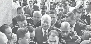  ??  ?? MANTAN perdana menteri Datuk Seri Najib Tun Razak, dihadapkan ke mahkamah atas beberapa pertuduhan berkaitan rasuah, pecah amanah dan pengubahan wang haram melibatkan 1Malaysia Developmen­t Berhad (1MDB) dan SRC Internatio­nal Sdn Bhd.