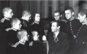  ?? ?? П.М. Машеров на встрече с суворовцам­и. 1953 год