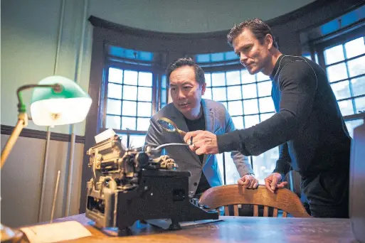  ?? COLE BURSTON FOR THE TORONTO STAR ?? Star TV critic Tony Wong and Murdoch Mysteries star Yannick Bisson look for clues while playing an escape-room game based on the show at Casa Loma.