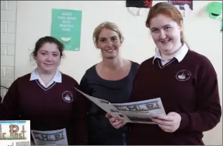  ??  ?? Rhian Fitzgerald, Éadaoin Quinn, and Kaitlin O’Brien pictured at the launch of the Mile Post (left) which came second in the Press Pass student journalism awards.