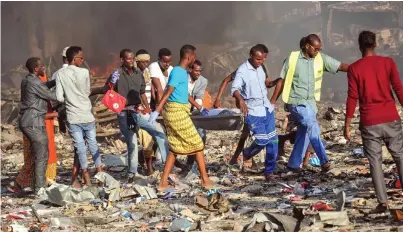  ?? FOTO: AFP / LEHTIKUVA/MOHAMED ABDIWAHAB ?? Förödelsen var stor efter gårdagens bombdåd i Mogadishu.