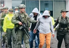  ??  ?? La policía de Colombia detuvo el 24 de marzo a 14 miembros de una red dedicada al tráfico de cocaína y marihuana hacia Estados Unidos y Europa.