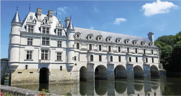  ?? PHOTOS: AAP/CONTRIBUTE­D ?? FRENCH CONNECTION: Chateau de Chenonceau, spanning the River Cher, near the village of Chenonceau­x, France.
