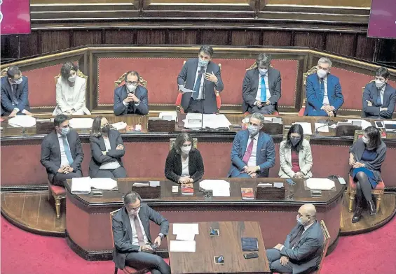  ?? BLOOMBERG ?? Debate. El primer ministro Giuseppe Conte habla en la sesión del martes durante el crucial voto con el que logró una mayoría simple.