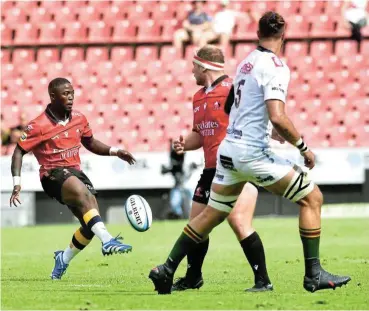  ?? /Sydney Seshibedi/Gallo Images ?? Galvanisin­g his team into action:
Sanele Nohamba of the Lions, left, at Ellis Park on Saturday.