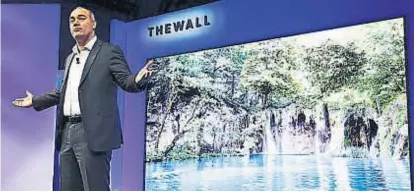  ?? (SAMSUNG) ?? Pantallón. The Wall es una tevé de 146 pulgadas, pero se puede achicar. Usa tecnología microled.