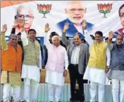  ?? MANOJ DHAKA/HT ?? Chief minister Manohar Lal Khattar, along with cabinet ministers, at a rally at Badli in Jhajjar district on Sunday.