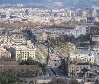  ??  ?? Großstädte wie Barcelona waren von Preisrückg­ängen am stärksten betroffen.