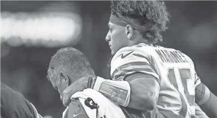  ?? GETTY IMAGES ?? Chiefs quarterbac­k Patrick Mahomes is helped off the field by trainers after sustaining an injury in the second quarter of a game against the Denver Broncos on Oct. 17.