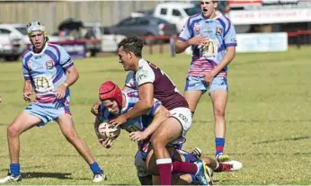  ?? PHOTO: NEV MADSEN ?? GOTCHA: Clydesdale­s interchang­e player Dylan Court is brought down by the Burleigh defence.