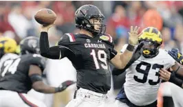  ?? CHRIS O'MEARA/AP ?? South Carolina quarterbac­k Jake Bentley, a sophomore, had a pair of touchdown passes and threw for 239 yards.