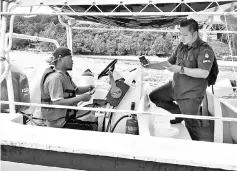  ??  ?? Sabah Parks personnel inspecting one of the boats during the operation.