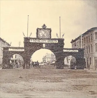  ?? COURTESY OF THE GUELPH MUSEUMS (2004.32.14) ?? The floral, triple arch erected across Wyndham Street for the viceregal visit of September 17, 1879.