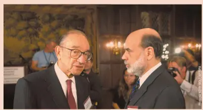  ??  ?? Jusqu’à la veille du pire krach financier en 80 ans, Alan Greenspan (g), ancien président de la Réserve fédérale, et son successeur
Ben Bernanke, assuraient qu’il n’y avait aucune raison de s’inquiéter.