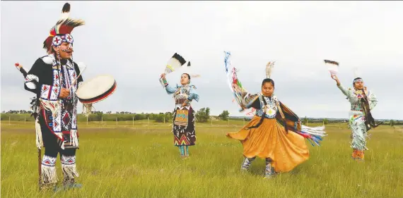  ?? PHOTOS: MICHELLE BERG ?? TJ Warren, Dabney Warren and their daughters Kiihibaa and Omiyosiw dance by the empty powwow arena at Wanuskewin Heritage Park. “My girls miss dancing. They are usually dancing around in the living room or kitchen sometimes with a makeshift shawl using a blanket. Or a makeshift dancing fan with a spatula.”