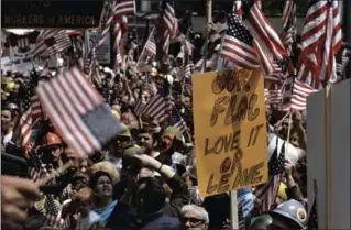  ?? MAGNUM PHOTOS ?? "Hard-Hats" demonstrat­e in favour of the Vietnam War in New York in 1970. It’s one scene in Ken Burns’ new documentar­y, "The Vietnam War," premiering on Sept. 17 on PBS.