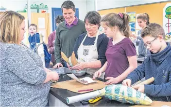  ?? SUBMITTED ?? Education Minister Jordan Brown, teacher Rachelle Ward and artist Linda Shaw Packard observe as Queen Charlotte students begin making papier mâché animals as part of their ArtsSmarts project.