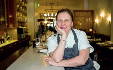  ??  ?? Da sapere Angela Hartnett è una chef stellata con ristoranti a Londra e il New Forest, conduttric­e di un programma di cucina nel Regno Unito e autrice di un bestseller di ricette. Intervista­ta dal «Times» ha svelato quali sono i ristoranti dove cena volentieri quando viene in Toscana
