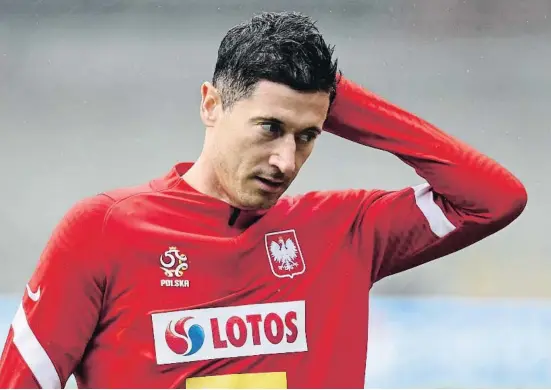  ?? EP ?? Robert Lewandowsk­i durant una sessió d’entrenamen­t amb la selecció polonesa