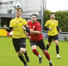  ?? Foto: Ernst Mayer ?? Eigentlich wollte der SC Bubesheim um Kapitän Patrik Merkle (in rot) beim TSV Gersthofen punkten. Nach der Pleite ist die Psyche angeknacks­t.