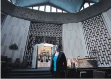  ?? CHRISTINNE MUSCHI NYT ?? Rabbi Lisa Grushcow is the first female senior rabbi at the 137-year-old Temple Emanu-El-Beth Sholom synagogue in Montreal.
