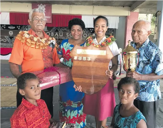  ?? Photo: Ashna Kumar ?? Adi Cakobau School dux in 2017, Ruci Joy Lauvanua, with her family after the school’s annual prize-giving ceremony at the school on October 28, 2017.