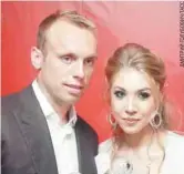  ??  ?? Дарья Глушакова сообщила об измене своего мужа Дениса через Интернет. И сразу подала на развод.