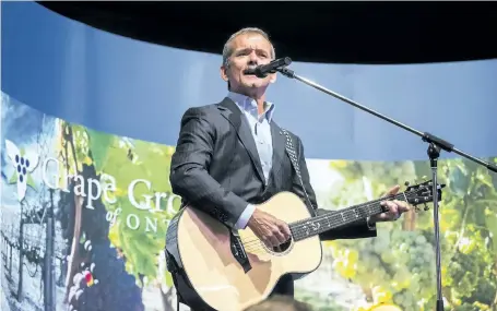  ?? JULIE JOCSAK/POSTMEDIA NEWS ?? Chris Hadfield performs the David Bowie song Space Oddity during the Grape Growers of Ontario 34th Annual Celebrity Luncheon at Club Roma in St. Catharines where he was the guest of honour on Wednesday. The luncheon is the beginning of the Niagara Wine Festival which kicks off in Montebello Park this Friday.