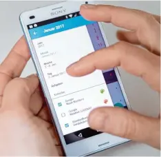  ?? Foto: dpa ?? Gratis und gut: Bei Android Smartphone­s ist ab Werk meist der Google Kalender vorinstall­iert.