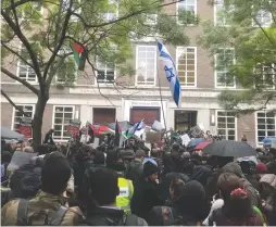  ?? (Josh Dell) ?? PROTESTERS AND counter-protesters gather outside London’s School of Oriental and African Studies on Thursday.