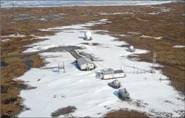  ?? CONTRIBUTE­D BY MIKE WORLE Y / BUREAU OF LAND MANAGEMENT ?? The NOAA Barrow Baseline Atmospheri­c Observator­y, with the Arctic Ocean in the background.