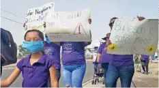  ??  ?? vuelven A protestar contra cierre de escuelas a 15 días de que inicien clases en el Paso