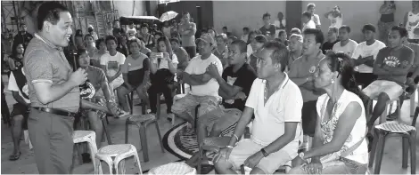  ?? (ARNI ACLAO) ?? DAYALOGO. Si Konsehal Dave Tumulak sa dakbayan sa Sugbo nipahiayon og dayalogo sa mga kawani sa barangay ug mga tanod sa Barangay Ermita niadtong Martes aron pagseguro nga magpadayon ang pagpadagan sa barangay taliwala sa kontrobers­iyal nga...