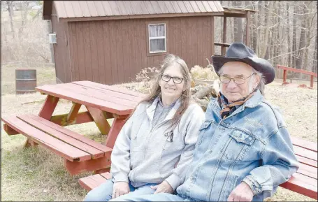  ?? RACHEL DICKERSON/MCDONALD COUNTY PRESS ?? Mary and Rick Bousfield, owners of Huckleberr­y Stables, are pictured in front of one of the cabins at the site in Huckleberr­y Ridge State Forest in Pineville.