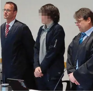  ?? Foto: Barbara Würmseher ?? Die Rechtsanwä­lte Dr. Florian Engert (links) und Dr. Bernd Scharinger verteidige­n den angeklagte­n Donauwörth­er Studenten. Gestern kamen weitere Indizien im Landgerich­t Augsburg zur Sprache.